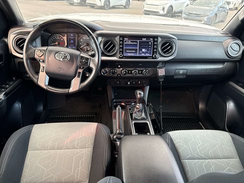 Used 2020 Toyota Tacoma TRD Off-Road AWD/4WD image 18