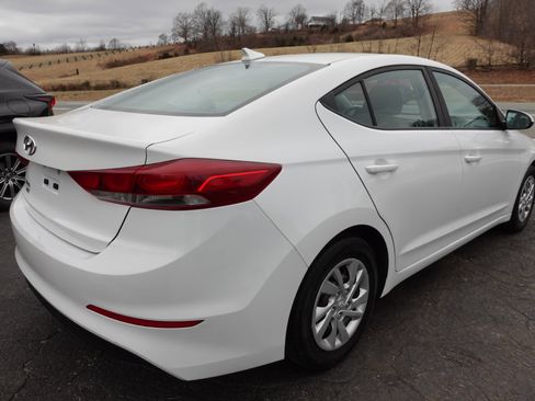 Used 2017 Hyundai Elantra SE image 7