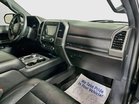 Used 2018 Ford Expedition XLT w/ Equipment Group 202A AWD/4WD image 28