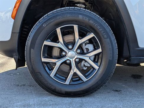 Certified 2024 Jeep Grand Cherokee Limited image 29