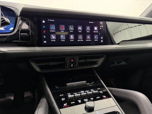 Certified 2025 Porsche Cayenne image 35