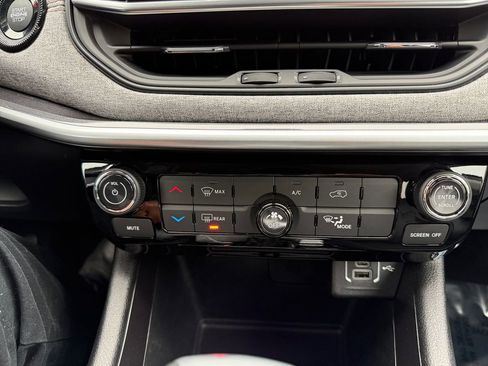 Used 2022 Jeep Compass Latitude image 19