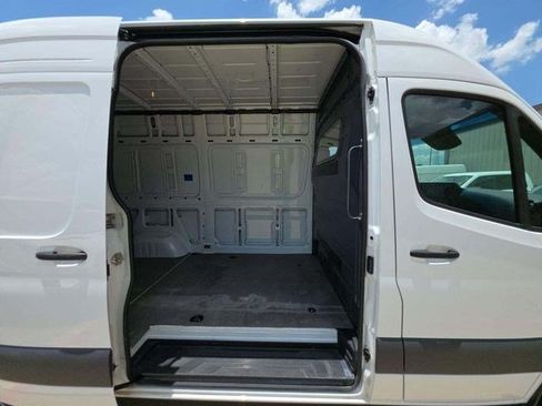 Used 2024 Mercedes-Benz Sprinter 2500 image 6