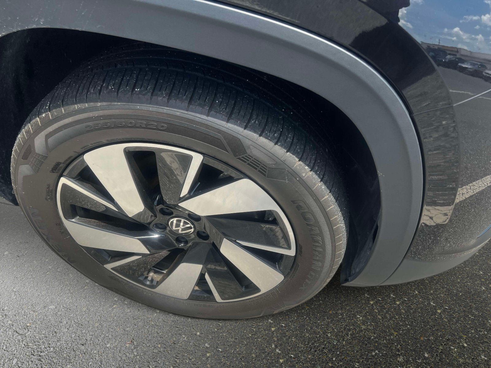 Used 2024 Volkswagen Atlas Cross Sport SE FWD image 35