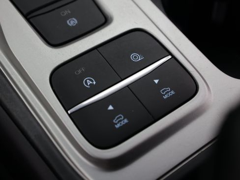 Used 2020 Ford Explorer XLT RWD image 16