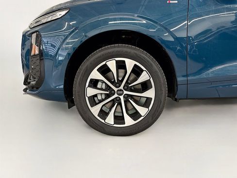 New 2026 Audi Q3 quattro 2.0T AWD/4WD image 23