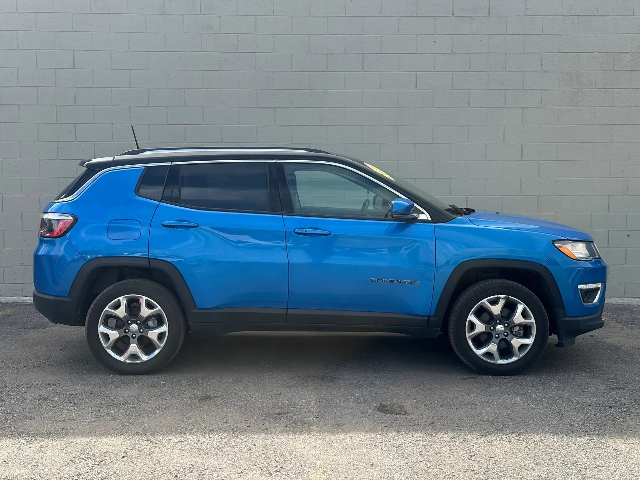 Used 2021 Jeep Compass Limited AWD/4WD image 9