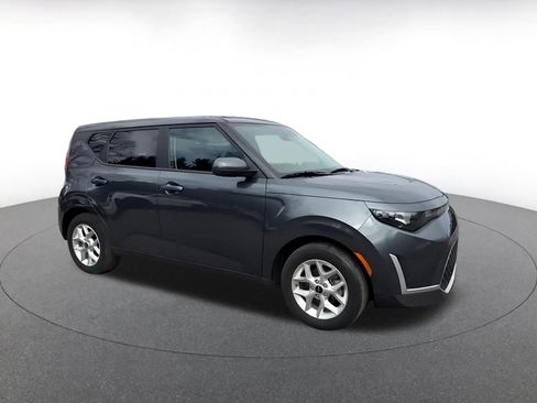 Used 2025 Kia Soul LX w/ LX Technology Package image 2