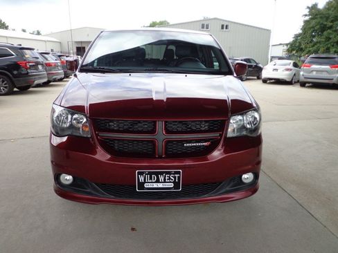 Used 2019 Dodge Grand Caravan GT FWD image 2