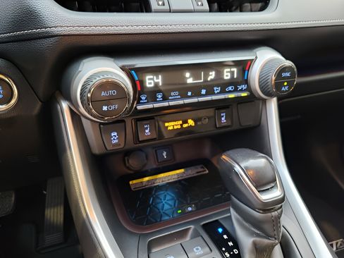 Used 2021 Toyota RAV4 Limited image 30