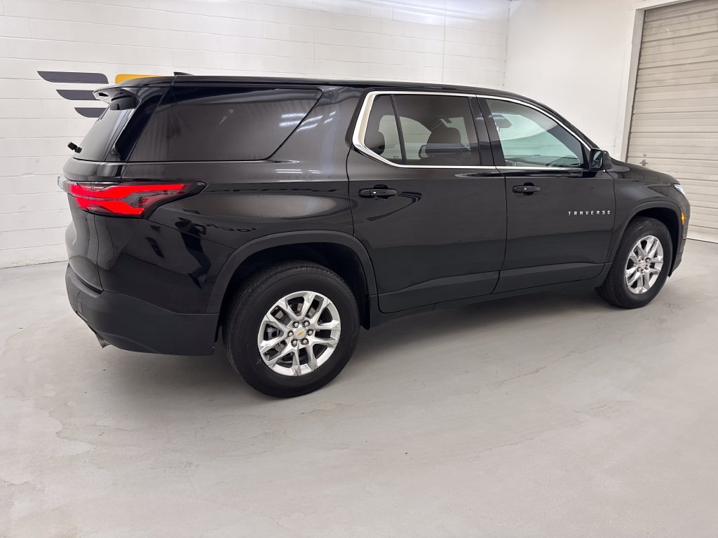 Used 2023 Chevrolet Traverse LS FWD image 7