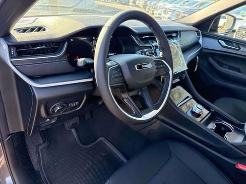 New 2025 Jeep Grand Cherokee Laredo X RWD image 23