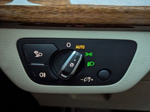 Used 2023 Audi Q5 2.0T Premium w/ Convenience Package image 10