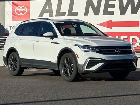 Used 2024 Volkswagen Tiguan SE image 8