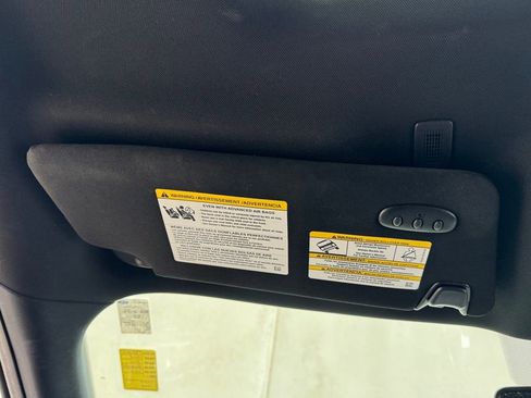 Used 2018 Ford Explorer Platinum image 27