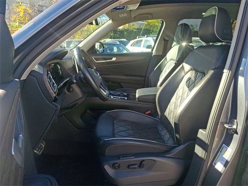 Used 2024 Volkswagen Atlas SEL Premium R-Line image 15