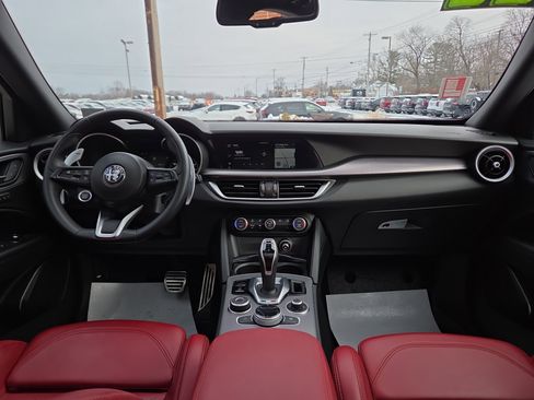 Used 2022 Alfa Romeo Stelvio Veloce image 14