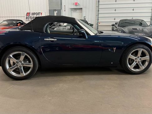 Used 2006 Pontiac Solstice Convertible w/ Premium Package RWD image 16