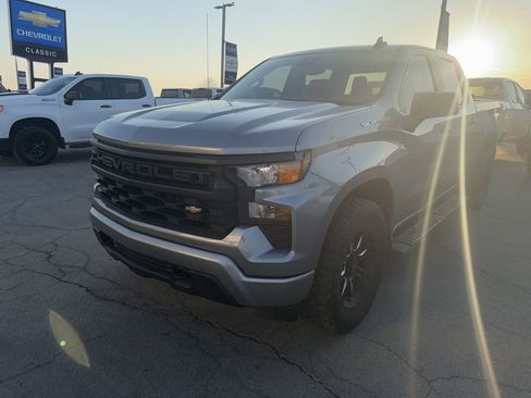 Used 2023 Chevrolet Silverado 1500 Custom image 2