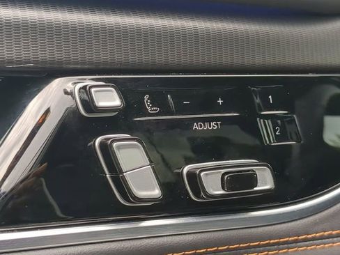 Used 2025 Jeep Grand Wagoneer Series III w/ Rear Seat Video Group 1 AWD/4WD image 24