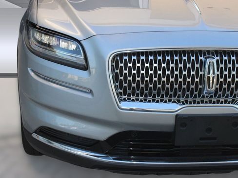 Used 2023 Lincoln Nautilus Reserve w/ Equipment Group 201A image 10