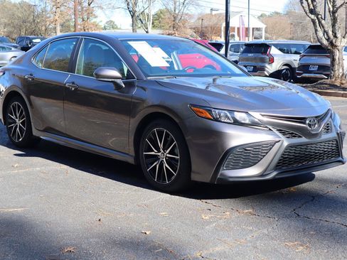 Used 2024 Toyota Camry SE FWD image 4