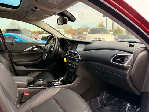 Used 2017 INFINITI QX30 image 29