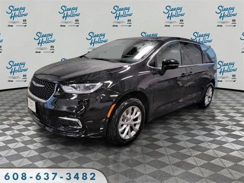 New 2026 Chrysler Pacifica Limited image 4