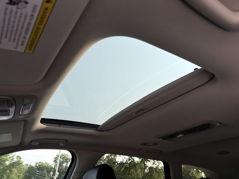Used 2023 Kia Telluride S w/ S Sunroof Package FWD image 6