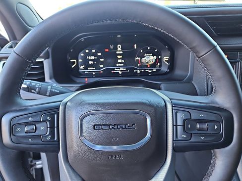 Used 2023 GMC Yukon Denali image 14