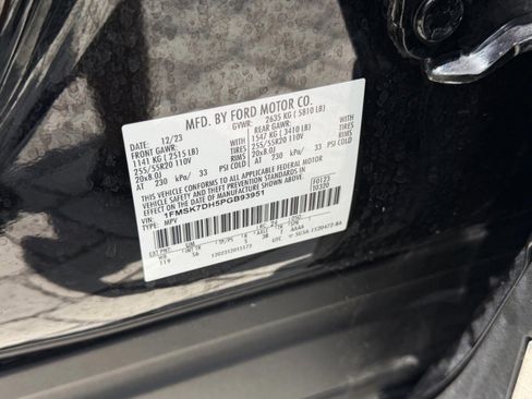 Used 2023 Ford Explorer XLT w/ Equipment Group 202A RWD image 13