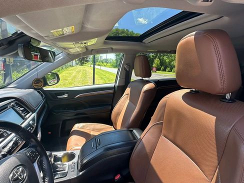 Used 2018 Toyota Highlander Limited AWD/4WD image 22