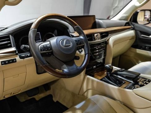 Used 2018 Lexus LX 570 4WD w/ Luxury Package image 3