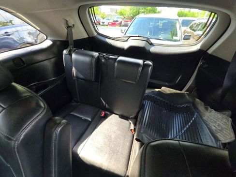 Used 2018 Toyota Highlander SE w/ Carpet Mat Package (TMS) AWD/4WD image 11
