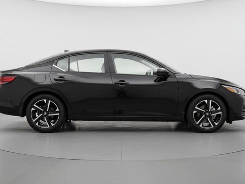 Used 2025 Nissan Sentra SV image 9
