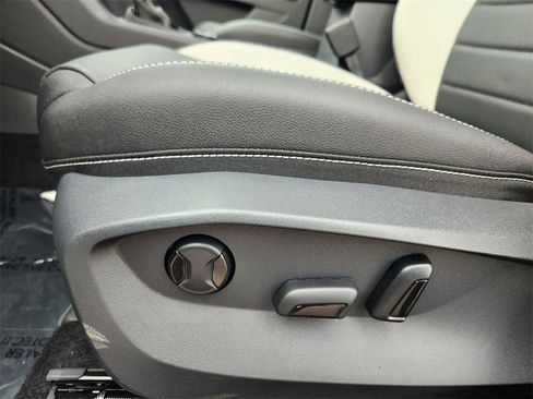 New 2026 Volkswagen Taos SEL image 7