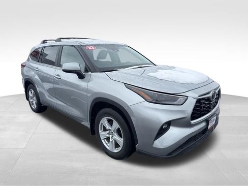 Used 2023 Toyota Highlander LE image 7