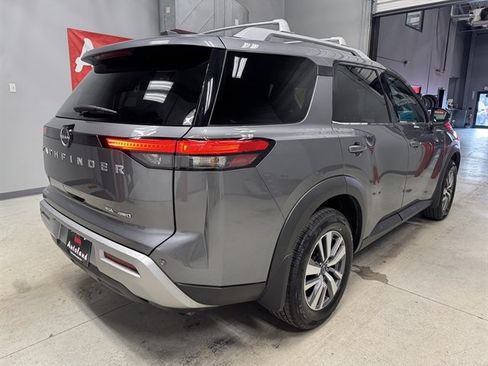 Used 2022 Nissan Pathfinder SL image 7
