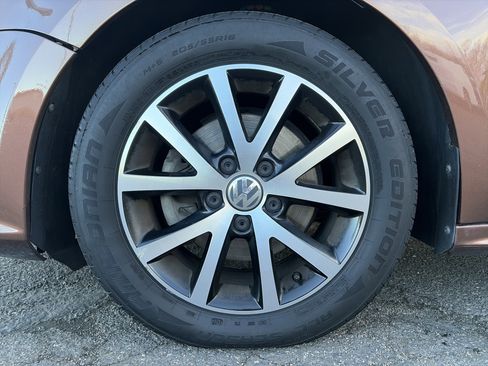 Used 2017 Volkswagen Jetta SE image 8