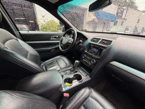 Used 2016 Ford Explorer XLT w/ Equipment Group 202A AWD/4WD image 39