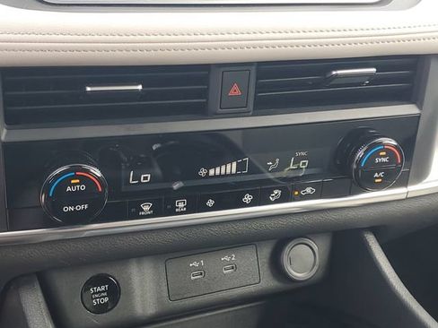 Used 2025 Nissan Rogue SV FWD image 28