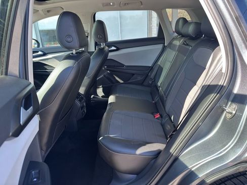Used 2022 Volkswagen Taos SE AWD/4WD image 33