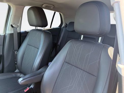 Used 2022 Chevrolet Trax LT w/ LT Convenience Package AWD/4WD image 23