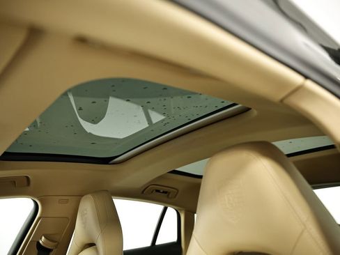Certified 2023 Porsche Panamera image 21