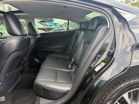 Used 2019 Lexus ES 350 w/ Premium Package FWD image 12