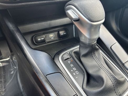 Used 2025 Kia Soul LX w/ LX Technology Package FWD image 40