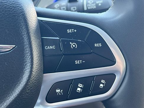 Used 2024 Chrysler Pacifica Touring-L FWD image 35