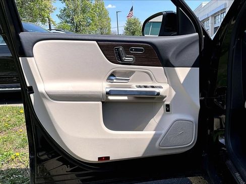 Used 2026 Mercedes-Benz GLB 250 4MATIC image 18