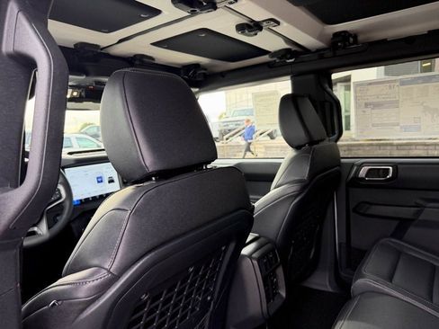 New 2025 Ford Bronco Badlands image 13
