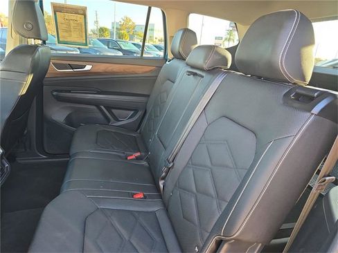 Used 2025 Volkswagen Atlas SE image 9